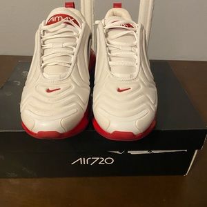 NIKE AIR MAX 720